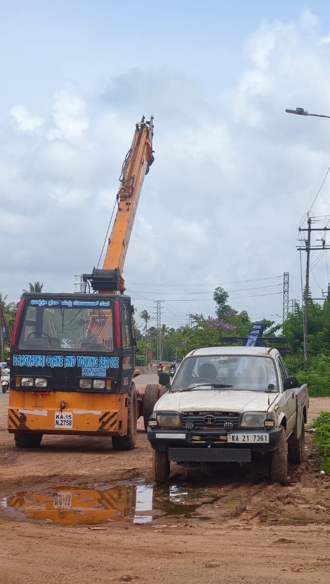 ನಮ್ಮ ಕ್ರೇನ್ ಮತ್ತು ಟೋಯಿಂಗ್ ವಾಹನಗಳು